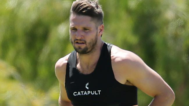 PERTH, AUSTRALIA - JANUARY 13: Jesse Hogan of the Dockers runs laps during a Fremantle Dockers AFL training session at Victor George Kallis Oval on January 13, 2020 in Perth, Australia. (Photo by Will Russell/Getty Images)