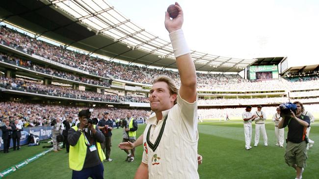 (FILES) In this file photograph taken on December 28, 2006, Australian spinner Shane Warne waves to the crowd after playing his last Test Match on his home ground, the MCG, on the third day of the fourth cricket Test played in Melbourne. – Australia cricket great Shane Warne, widely regarded as the greatest leg-spinner of all time, has died aged 52 according to a statement issued by his management company on March 4, 2022. Warne's management said he died in Koh Samui, Thailand, of a suspected heart attack. (Photo by William WEST / AFP)