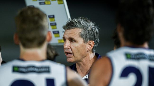 Justin Longmuir addresses his charges at the huddle. Picture: Mark Brake/Getty Images.