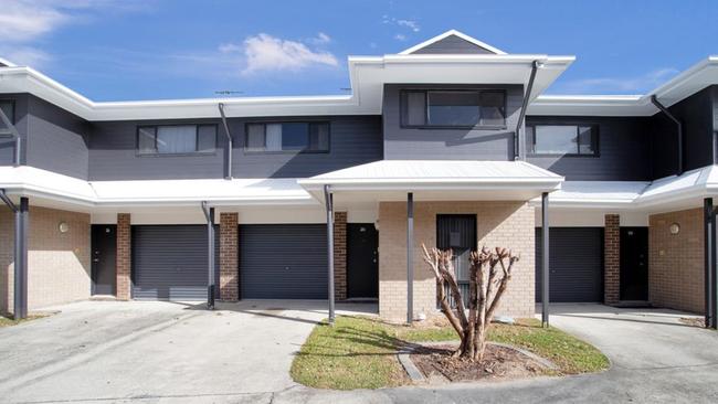 20/7 Bilgola Place, Blacks Beach is one of Queensland's top 30 beach homes available for $300k or less. Picture: realestate.com.au / Professionals