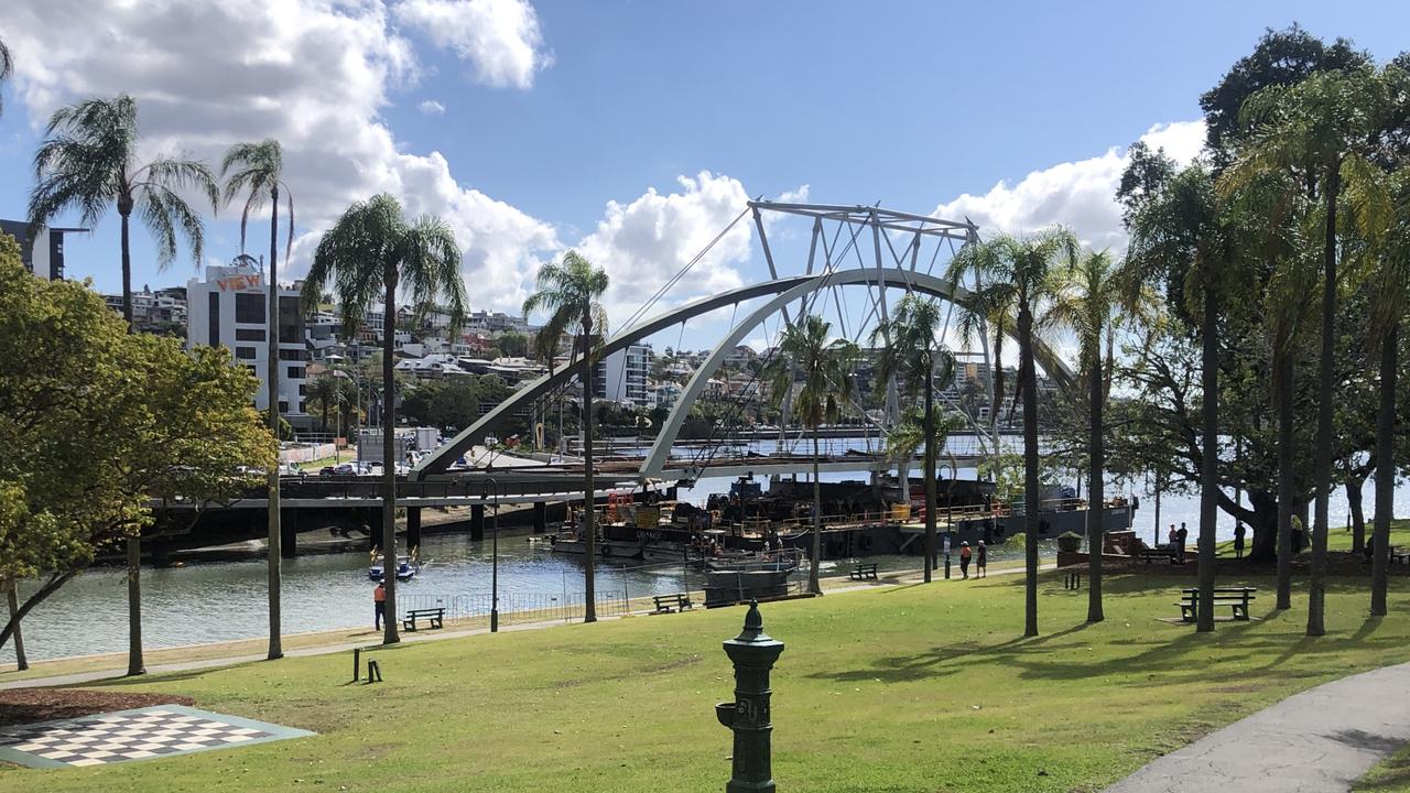 Breakfast Creek Green Bridge: Massive Arch Arrives | The Courier Mail