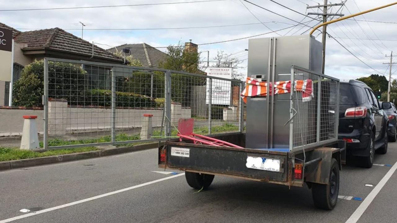The picture of an open trailer that was posted on Facebook. Source: Facebook/Melbourne crap drivers and parkers