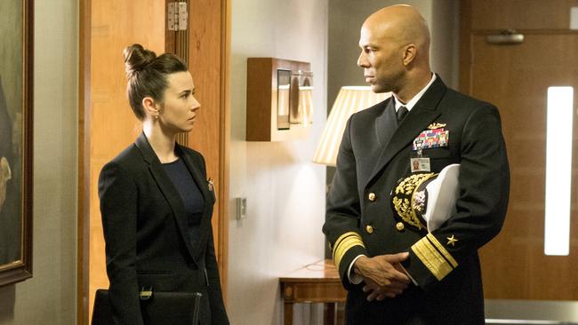 This image released by Lionsgate shows Linda Cardellini, left, and Common in a scene from "Hunter Killer." (Chris Raphael/Lionsgate via AP)