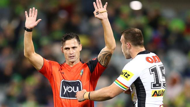 Penrith’s Kaide Ellis has a chat, because the ref always changes his mind … (Mark Nolan/Getty Images)