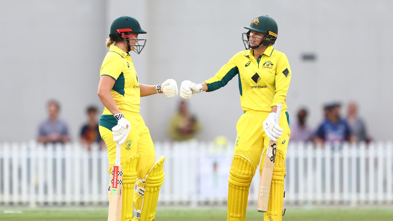 LIVE - Aussie women bat first in searing heat as they look to wrap up ODI series against India