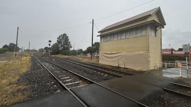 The Benalla Signal Box will be removed for the Inland Rail Project that connects Melbourne to Brisbane to be used by freight trains.