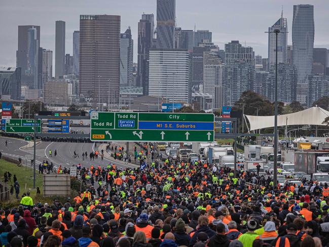 Construction workers protest vaccine rules. Picture: Jason Edwards