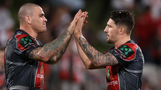 Gareth Widdop celebrates the Dragons’ victory with Russell Packer.