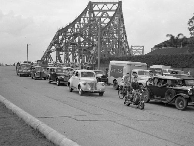 Heavy early morning traffic in 1950 due to the tram and bus strike