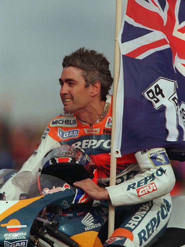 Mick Doohan does a lap of honour after winning his fifth world title.