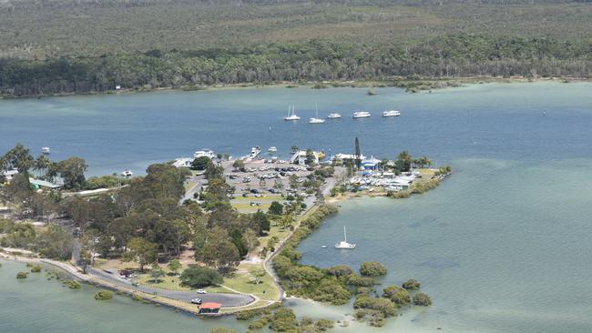 Concerns were raised with the DES about paint scrapings being washed into Snapper Creek by a boat repair company.