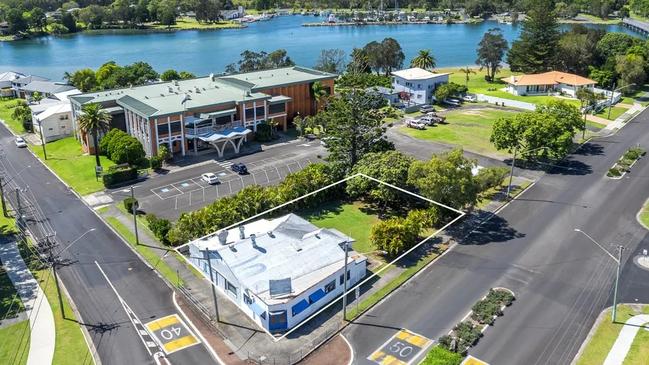 The new shop top housing development with Club Evans RSL behind on the Evans river.