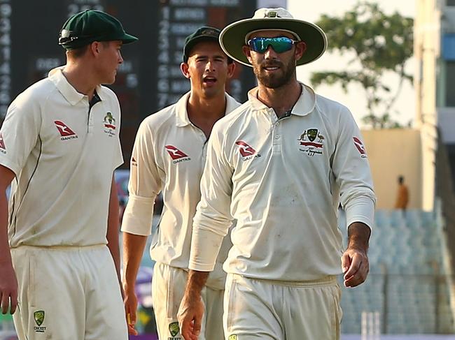 CHITTAGONG, BANGLADESH - SEPTEMBER 04:  The Australian team walk off the ground at the end of play during day one of the Second Test match between Bangladesh and Australia at Zahur Ahmed Chowdhury Stadium on September 4, 2017 in Chittagong, Bangladesh.  (Photo by Robert Cianflone/Getty Images)