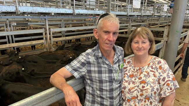 Peter and Helen Kirkbride from Baddaginnie sold Angus steer and heifer weaners early, and were paid up to 490c/kg liveweight for the steer portion and 343c/lg for the heifer portion at the Wodonga store cattle sale.