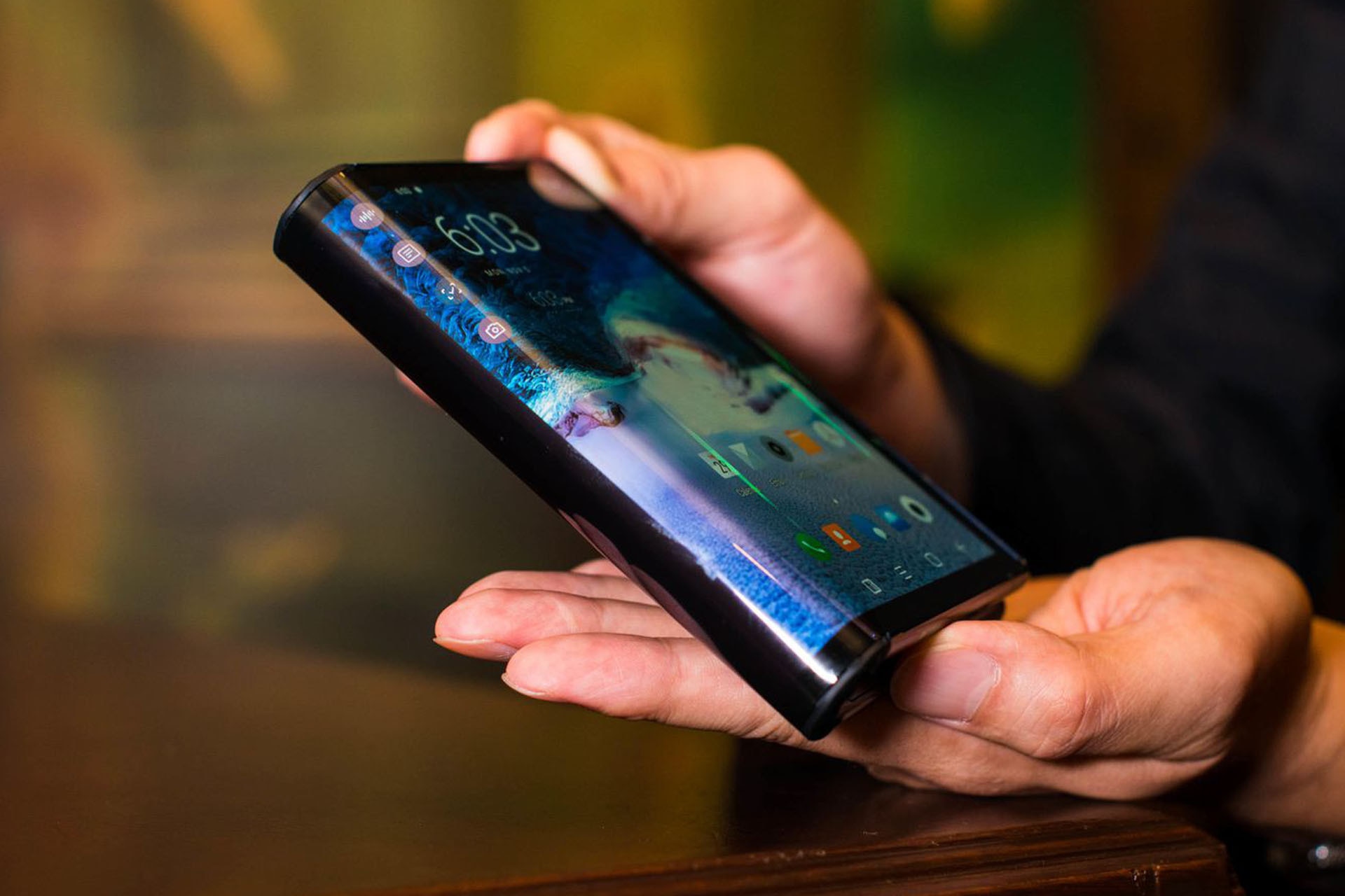 Смартфон 2024 г. Смартфоны самсунг 2022. Samsung Galaxy Fold с гибким экраном. Новый самсунг 2019 Fold. Самсунг новый смартфон 2019 с гибким экраном.