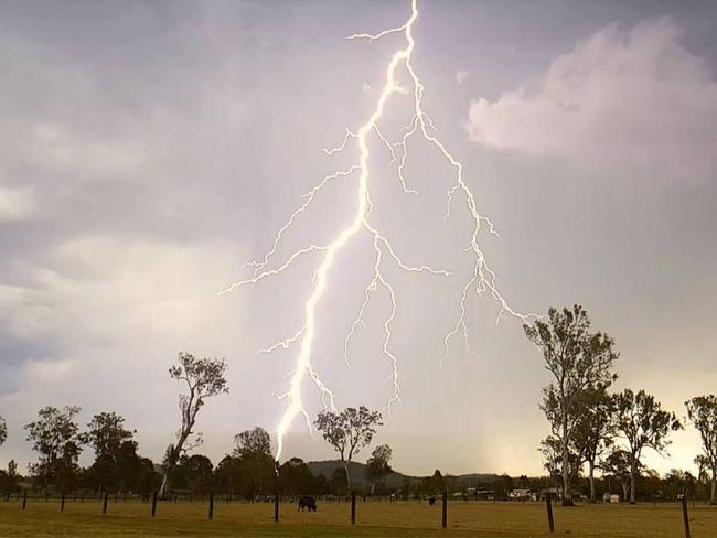 Lightning strikes southeast | The Courier Mail