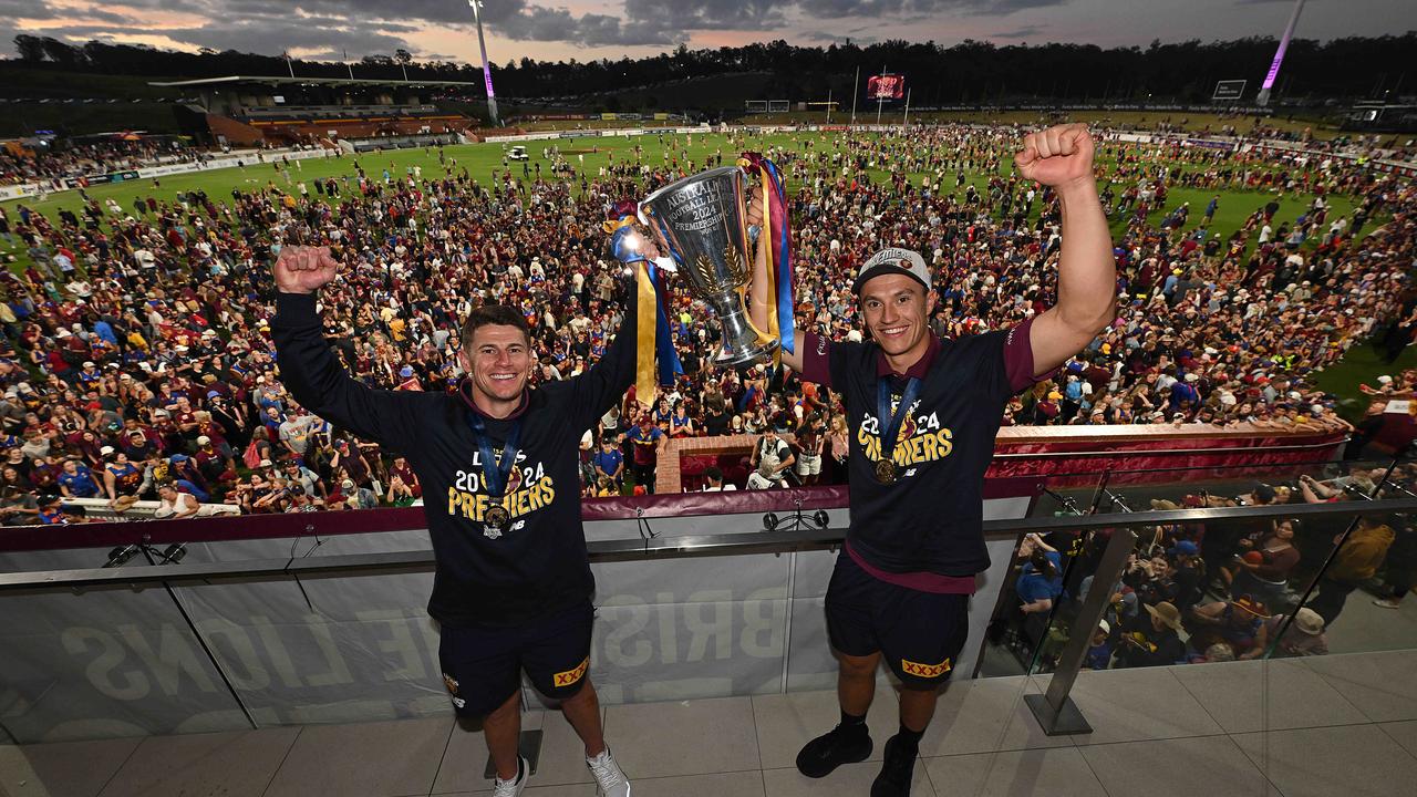 29/9/2024: Over 6000 Brisbane Lions fans greet their heroes after winning the AFL Grand Final yesterday, Springfield, Brisbane.