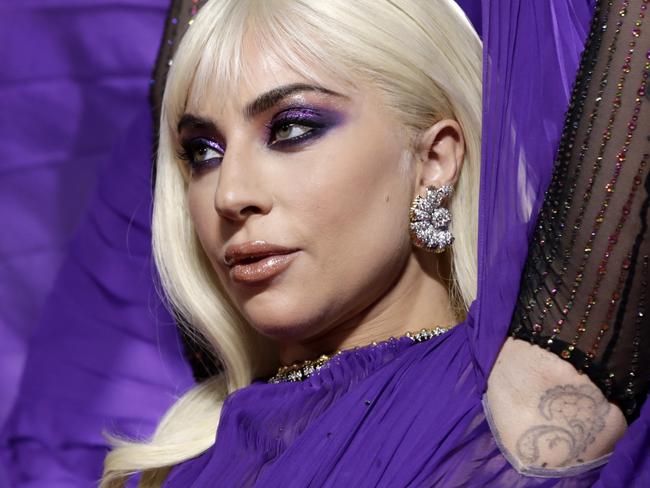 Gaga sizzles at glitzy movie premiere