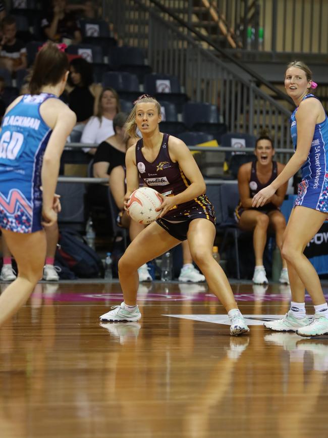 Chelsea Blackman (Contax GD) Georgia Dent (Matrics WA) and Georgia Beaton (Contax WD) during the 2020 Premier League netball grand final. Picture: Richard Keane, Sports in Focus