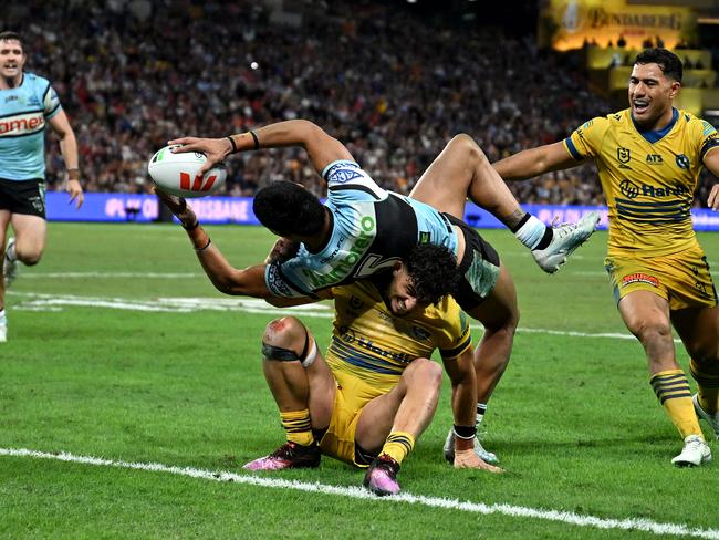 Ronaldo Mulitalo went close to scoring, but Bailey Simonsson was controversially penalised for this ‘tackle in the air’. Picture: NRL Imagery