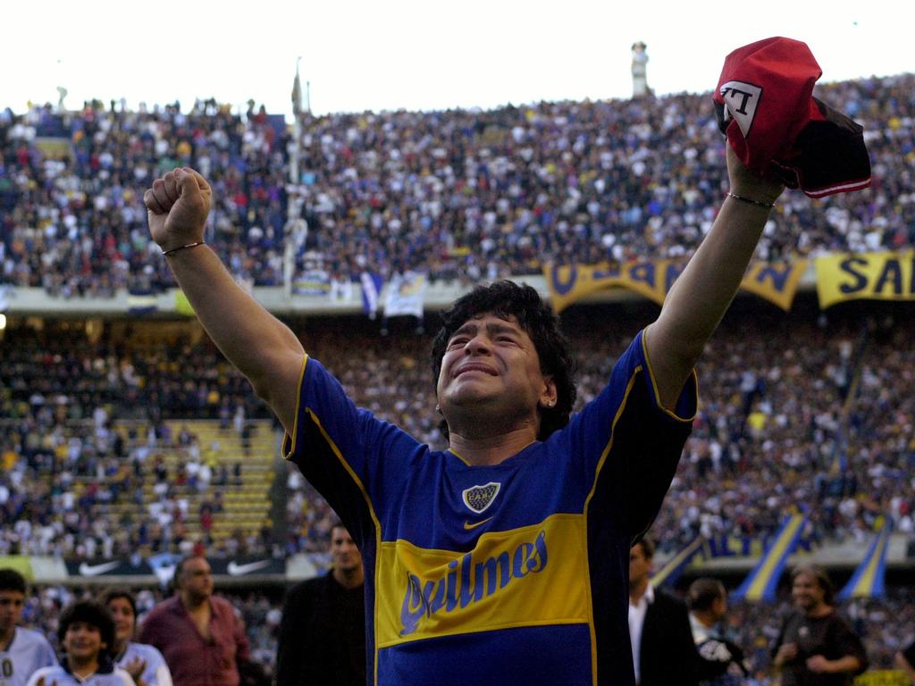 Diego Maradona saluting crowd after his farewell game in November 2001.