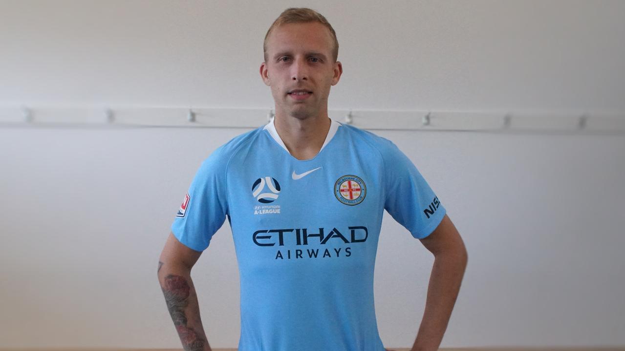 De Laet models his new playing strip for the 2018-19 season!