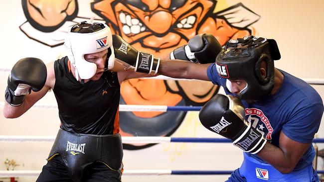 Horn and Robinson spar at Stretton Boxing Club. (Bradley Kanaris/Getty Images)