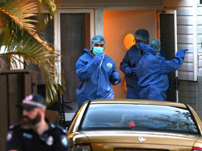 Forensic experts search the house where the shooting happend at Labrador, Gold Coast. (Jack Harbour to give more information). Photo: Regi Varghese