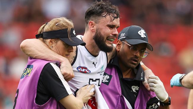 SYDNEY, AUSTRALIA - MAY 15: Zac Williams of the Blues is helped from the field with an injury during the round nine AFL match between the Greater Western Sydney Giants and the Carlton Blues at GIANTS Stadium on May 15, 2022 in Sydney, Australia. (Photo by Mark Kolbe/Getty Images)