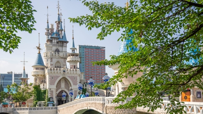 <h2><span>6. Enchant the kids at Lotte World</span></h2><p><span>Tokyo may have Disney, but Seoul says ‘hold my soju’ when it comes to world’s largest indoor theme park. There’s go-karting, laser tag, carousels, rides aplenty and an intriguing mirror maze - to name just a few of the attractions <a href="https://adventure.lotteworld.com/eng/main/index.do">here</a>. Add a bunch of parades and live shows plus myriad dining options (try Ggongsi-MyeonGwan for black bean noodles) and you’ll have a day out to remember.</span></p>