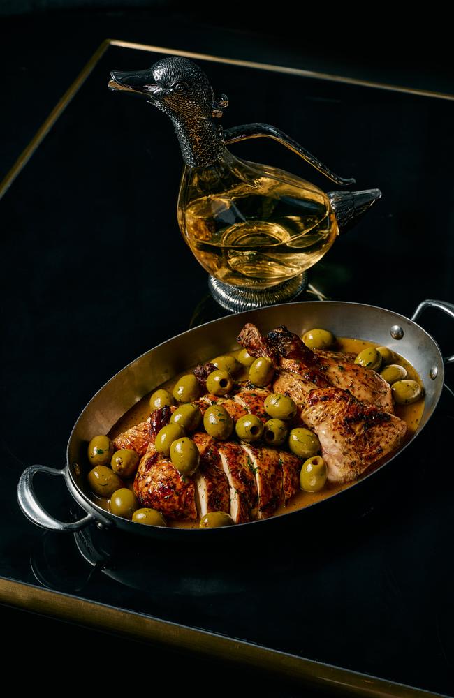 Roast chicken with green olives.