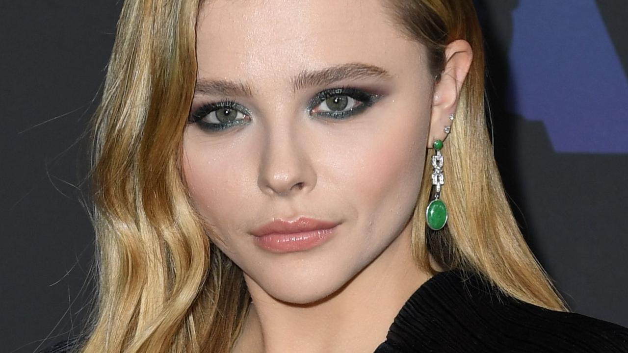 Chloë Grace Moretz Reveals She Became a Recluse With Anxiety After Seeing a  Meme of Herself That Went Viral / Bright Side