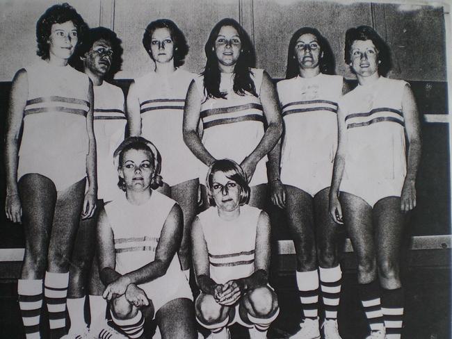 Wendy Cronk (back row, third from right) playing for Bondi United basketball team in 1975. Source: Supplied