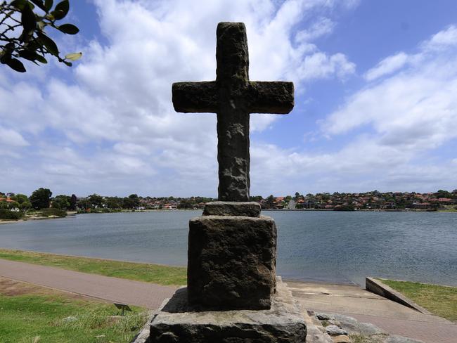 Inner west generic, Rodd Point, religion, cross, christian,