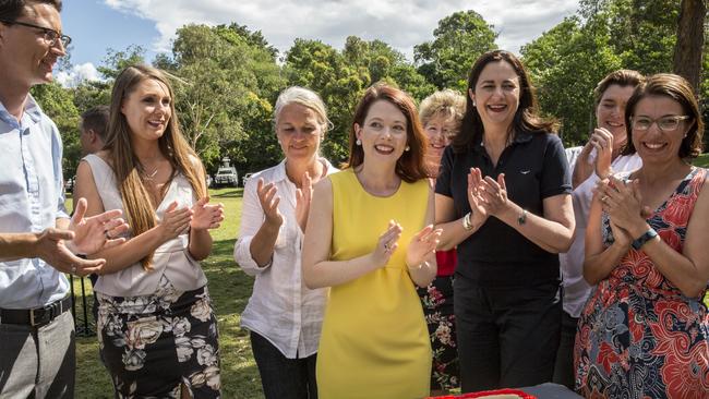 Annastacia Palaszczuk cuts a cake with winning Labor candidates at a barbecue at Rocks Riverside Park. Picture: AAP.