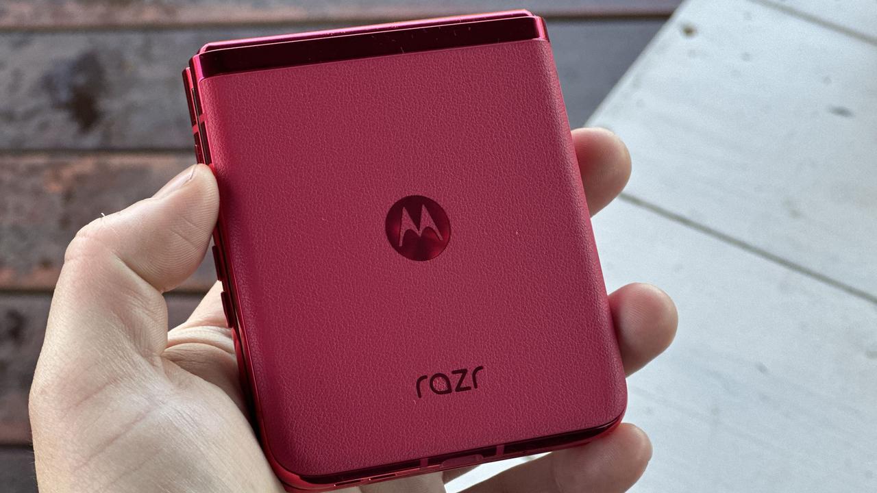 Motorola Razr Foldable Smartphone Is Exciting, but I Wouldn't Buy It