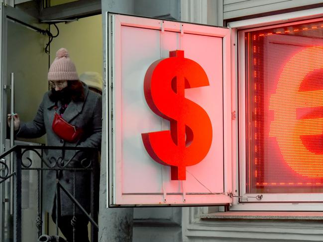 Russians feel the pinch as sanctions hit home