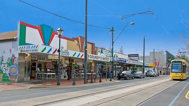 A car ban on Glenelg’s Jetty Rd on some weekends and public holidays is being investigated.