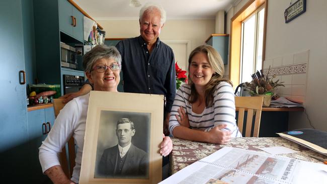 Faye Eaton with Wayne Groom and Carolyn Bilsborow. Picture: Kelly Barnes