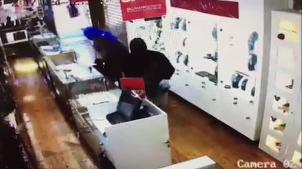 Thieves' brazen robbery caught on CCTV