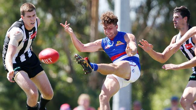 Tom Liberatore wins another clearance for the Dogs. Picture: Michael Klein