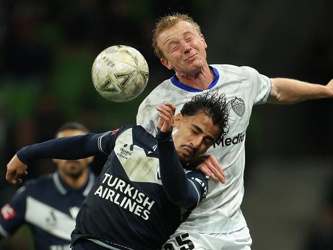 Daniel Arzani and Francis de Vries compete for the ball. Picture: Getty Images