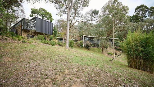 84 Kangaroo Ground-Warrandyte Rd, North Warrandyte, showcases the bush landscapes on offer.