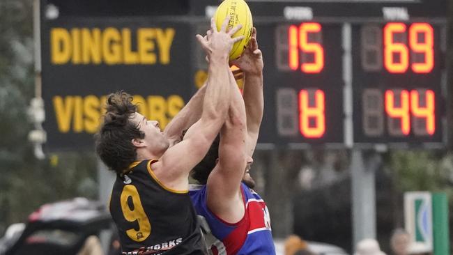 Nathan Freeman competes for the footy against St Paul’s McKinnon. Picture: Valeriu Campan