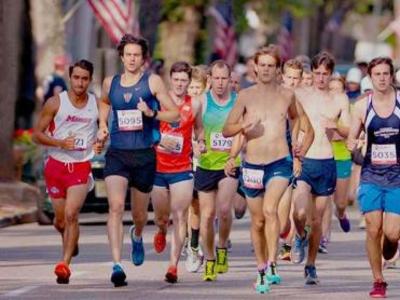 Macquarie Group banker Jonathon Laurie, second from left, competing in a US race.