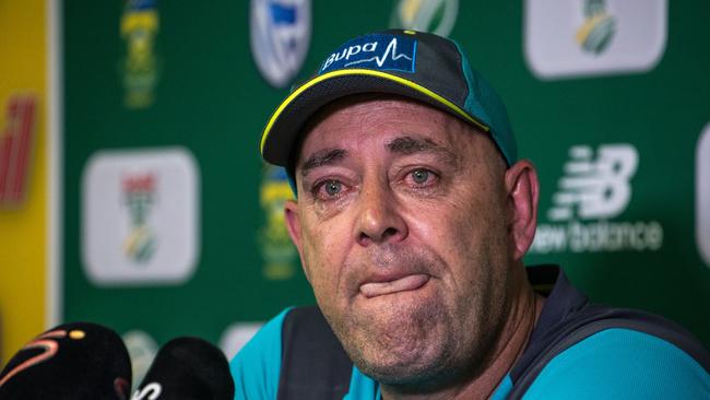 Darren Lehmann speaks to the press as he announces he will resign as Australian cricket coach after the coming Test match on March 29, 2018 in Johannesburg. / AFP PHOTO / WIKUS DE WET