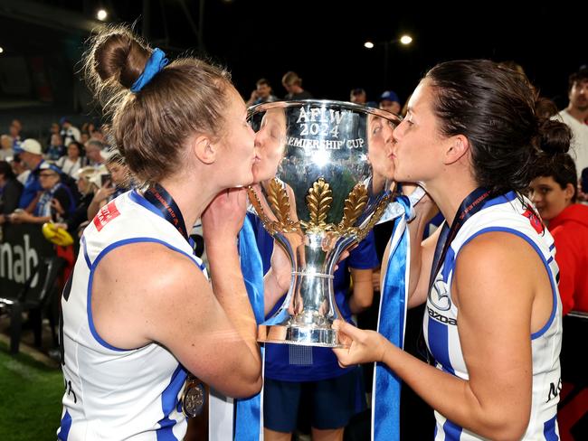 Libby Birch and Tahlia Randall kiss the cup. Picture: Getty Images