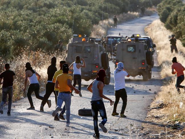 Palestinian demonstrators clash with Israeli soldiers in the town of Tuqua in the Israeli-occupied West Bank on May 28, 2020. (Photo by Musa Al SHAER / AFP)