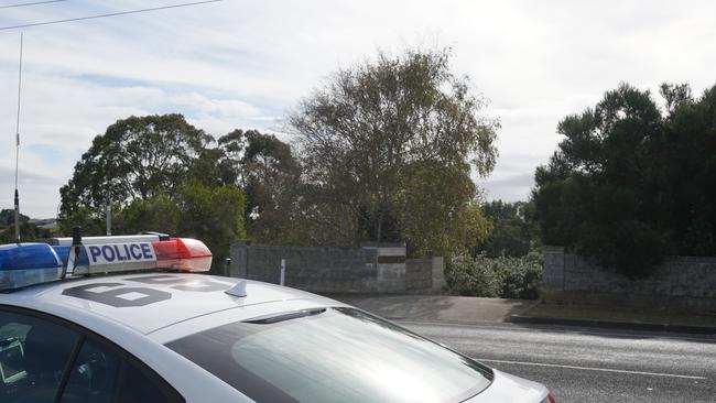 Police are on the scene at a Wireless Road property in Mount Gambier. Picture: Jessica Ball