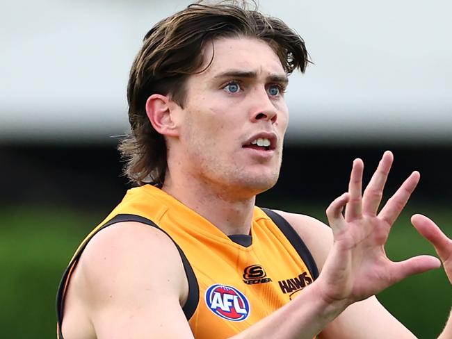 MELBOURNE, AUSTRALIA - APRIL 19: Will Day of the Hawks marks during a Hawthorn Hawks AFL training session at Waverley Park on April 19, 2024 in Melbourne, Australia. (Photo by Quinn Rooney/Getty Images)